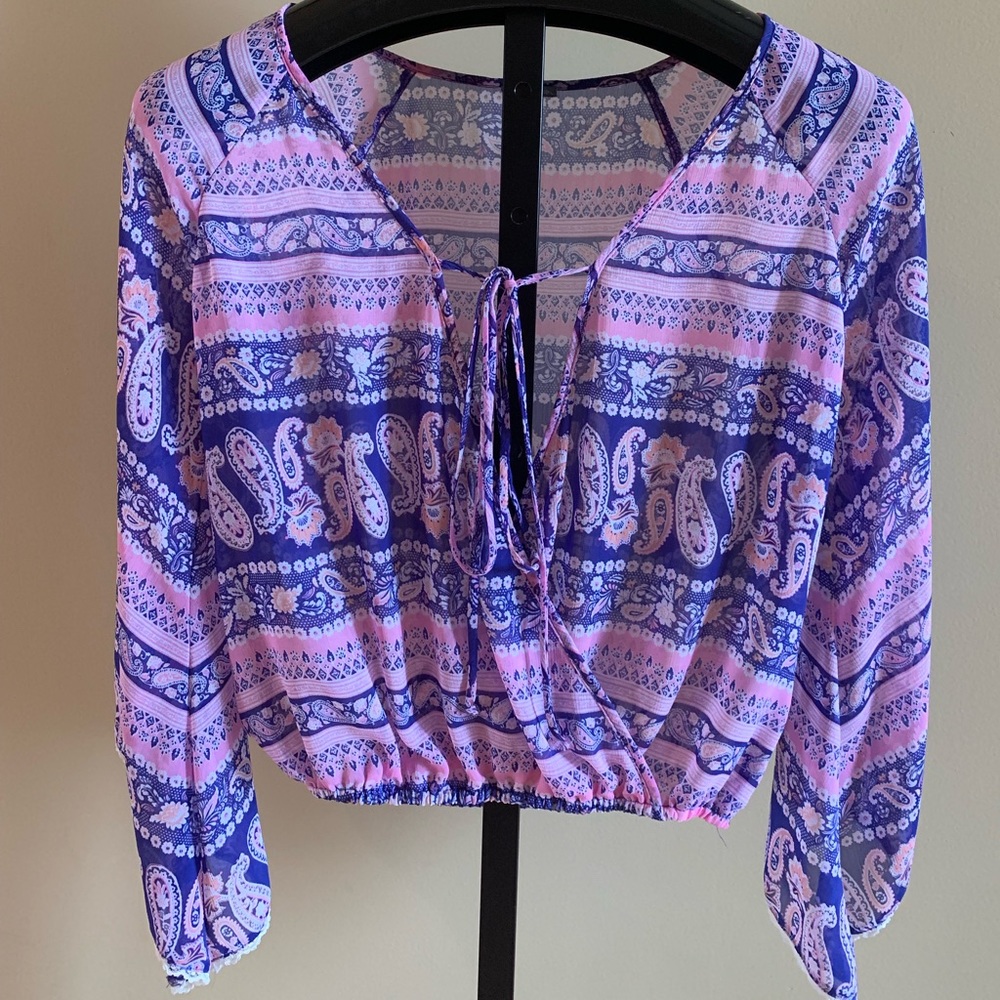 Sheer bell sleeve top with cute paisley print
